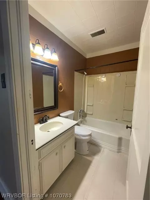 Bath - 2408 S P St, Fort Smith, AR 72901 photo 3 of 4