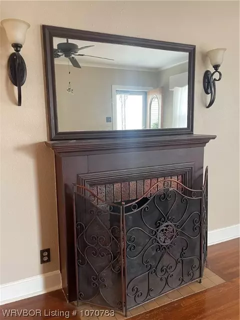 Living - 2408 S P St, Fort Smith, AR 72901 photo 4 of 6