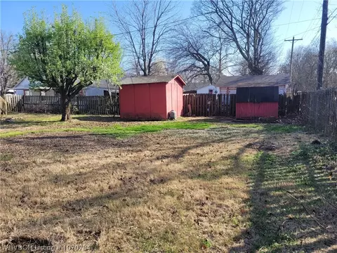 Exterior - 1209 N 41st St, Fort Smith, AR 72904 photo 8 of 9