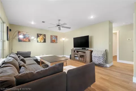 Living - 5201 Twin Hills Dr, Fort Smith, AR 72916 photo 7 of 8