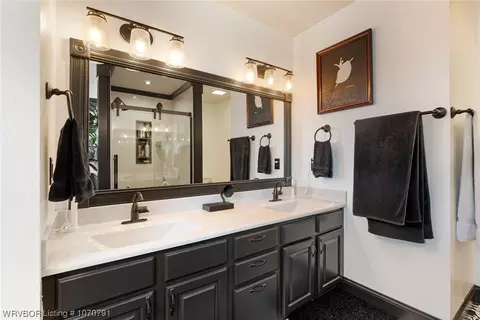 Bath - 5201 Twin Hills Dr, Fort Smith, AR 72916 photo 4 of 6