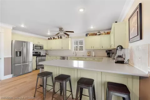 Kitchen - 5201 Twin Hills Dr, Fort Smith, AR 72916 photo 2 of 5