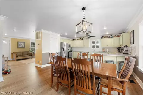 Dining - 5201 Twin Hills Dr, Fort Smith, AR 72916 photo 1 of 3