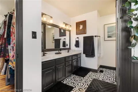 Bath - 5201 Twin Hills Dr, Fort Smith, AR 72916 photo 1 of 6