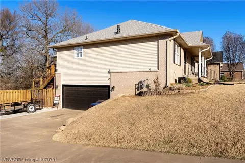 Exterior - 5201 Twin Hills Dr, Fort Smith, AR 72916 photo 2 of 10