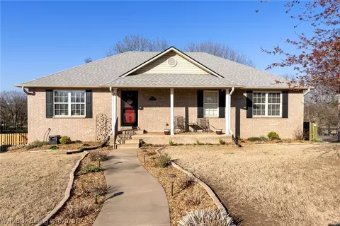 5201 Twin Hills Dr, Fort Smith, AR 72916