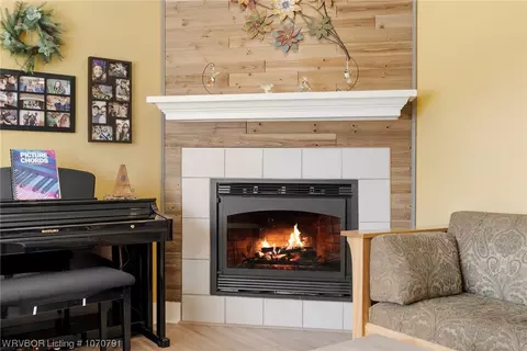 Living - 5201 Twin Hills Dr, Fort Smith, AR 72916 photo 5 of 8