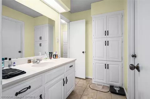 Bath - 2805 River Ridge Cir, Fort Smith, AR 72903 photo 3 of 3
