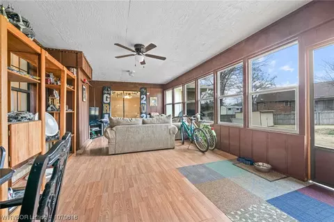 Living - 2805 River Ridge Cir, Fort Smith, AR 72903 photo 5 of 6