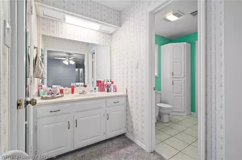 Bath - 2805 River Ridge Cir, Fort Smith, AR 72903 photo 2 of 3