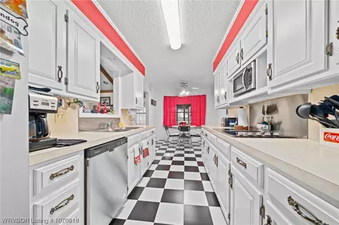 Kitchen - 2805 River Ridge Cir, Fort Smith, AR 72903 photo 1 of 2