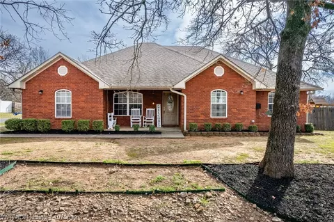 2 Dark Hollow Ln, Van Buren, AR 72956