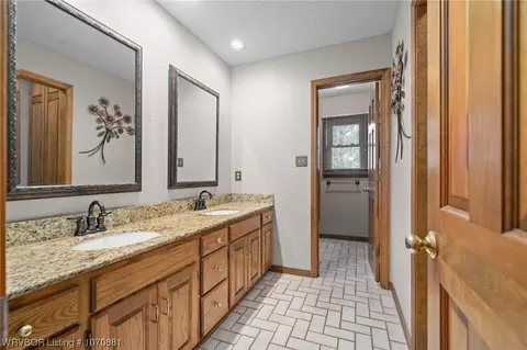 Bath - 3012 S 105th St, Fort Smith, AR 72903 photo 4 of 5