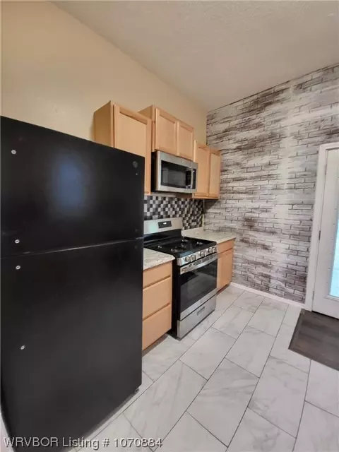 Kitchen - 811 S 18th St, Fort Smith, AR 72901 photo 3 of 3