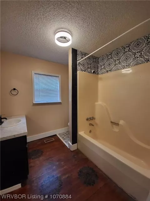 Bath - 811 S 18th St, Fort Smith, AR 72901 photo 1 of 1