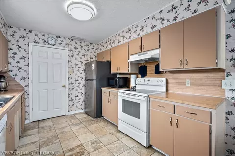 Kitchen - 9111 Timberlyn Way, Fort Smith, AR 72903 photo 2 of 3