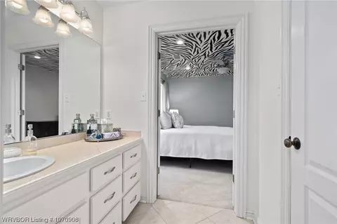 Bath - 8215 Cleburne Ct, Fort Smith, AR 72903 photo 2 of 3