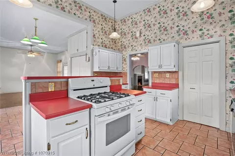 Kitchen - 2819 Kinkead Ave, Fort Smith, AR 72901 photo 4 of 5
