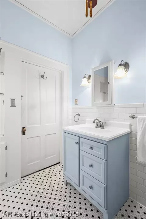 Bath - 2819 Kinkead Ave, Fort Smith, AR 72901 photo 2 of 3