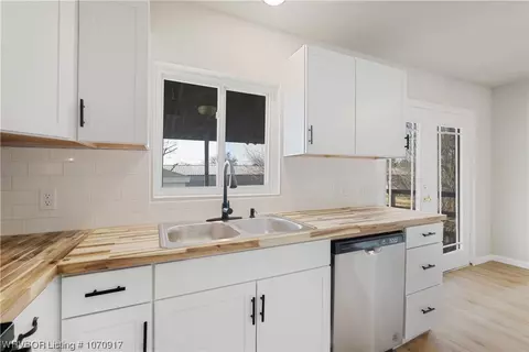 Kitchen - 1125 N 44th St, Fort Smith, AR 72904 photo 3 of 4