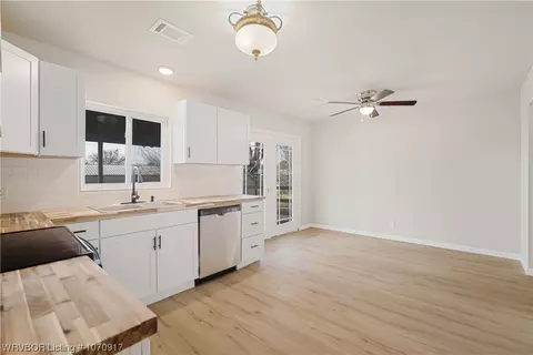 Kitchen - 1125 N 44th St, Fort Smith, AR 72904 photo 4 of 4