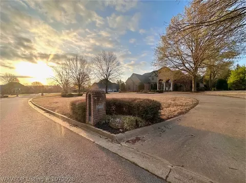 7200 Highland Park Dr, Fort Smith, AR 72916
