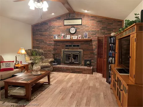Living - 1004 Frazier Rd, Mansfield, AR 72944 photo 2 of 4