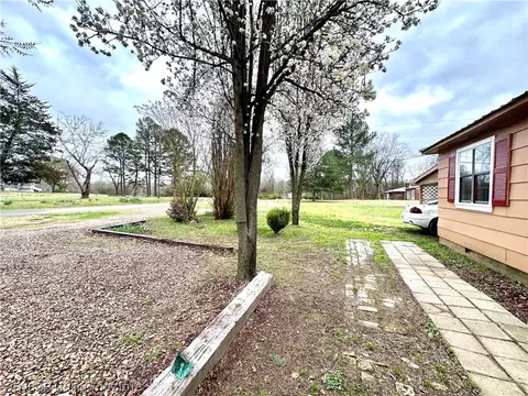Exterior - 1702 Barnes St, Pocola, OK 74902 photo 3 of 4