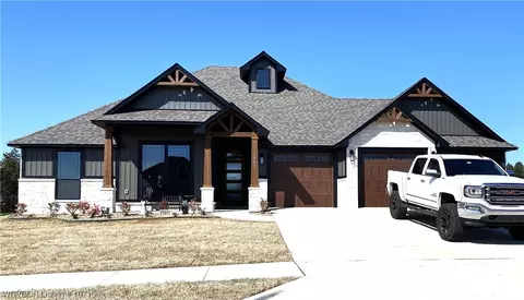 2801 Denise Pl, Van Buren, AR 72956