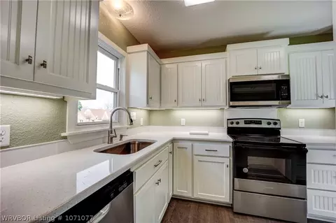 Kitchen - 2300 S S St, Fort Smith, AR 72901 photo 1 of 4