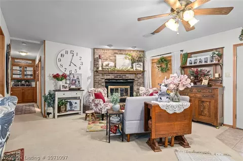 Living - 1312 Meadow Ln, Fort Smith, AR 72908 photo 6 of 8