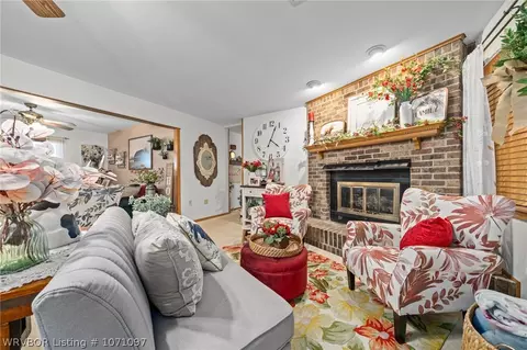 Living - 1312 Meadow Ln, Fort Smith, AR 72908 photo 5 of 8