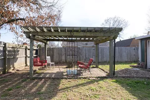 Exterior - 1312 Meadow Ln, Fort Smith, AR 72908 photo 4 of 5
