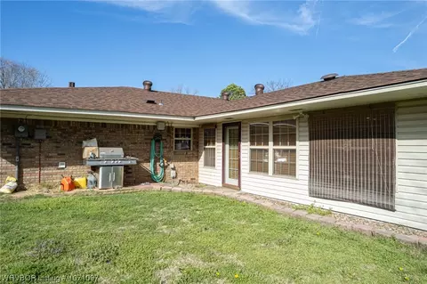 Exterior - 1312 Meadow Ln, Fort Smith, AR 72908 photo 2 of 5
