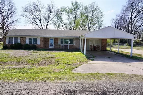 308 Kiger St, Panama, OK 74951