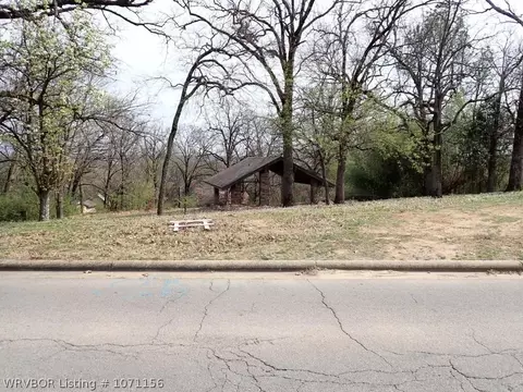 5800 Cliff Dr, Fort Smith, AR 72903 photo 3