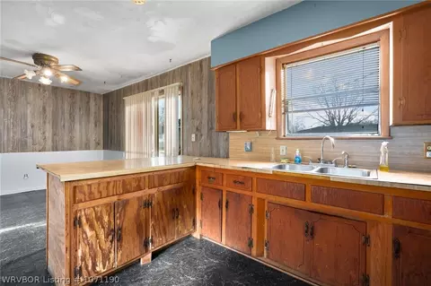 Kitchen - 7501 Cypress Ave, Fort Smith, AR 72908 photo 4 of 4