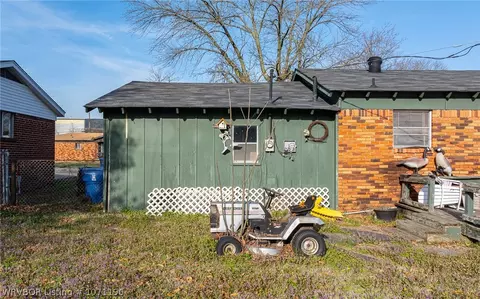 Exterior - 7501 Cypress Ave, Fort Smith, AR 72908 photo 6 of 9