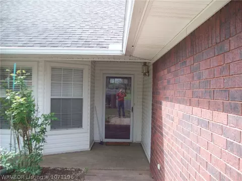 2713 Whitney Dr, Ozark, AR 72949
