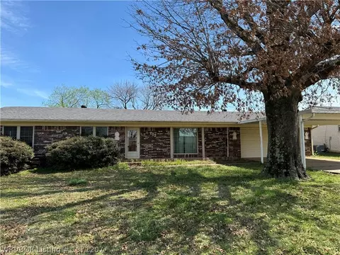 202 Maple Dr, Pocola, OK 74902
