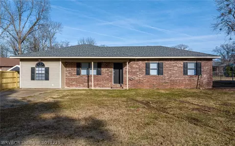 302 Connie Ln, Lavaca, AR 72941