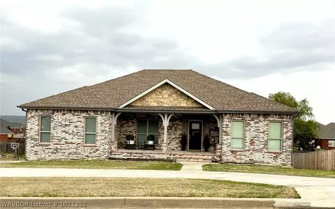 2052 W Breckenridge Ave, Sallisaw, OK 74955