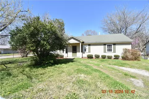 207 W Scott Ave, Sallisaw, OK 74955