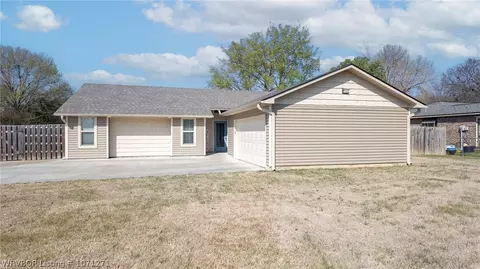 3220 S 58th St, Fort Smith, AR 72903