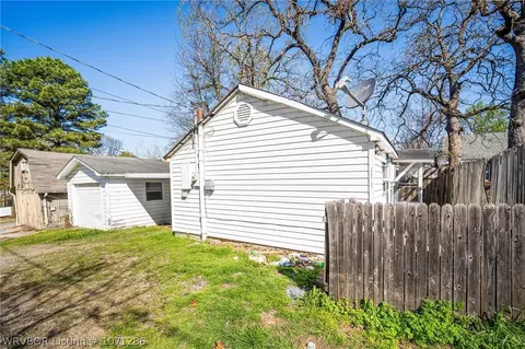 Exterior - 2104 S R St, Fort Smith, AR 72901 photo 9 of 11