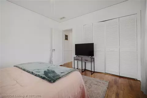 Bedroom - 2104 S R St, Fort Smith, AR 72901 photo 2 of 4