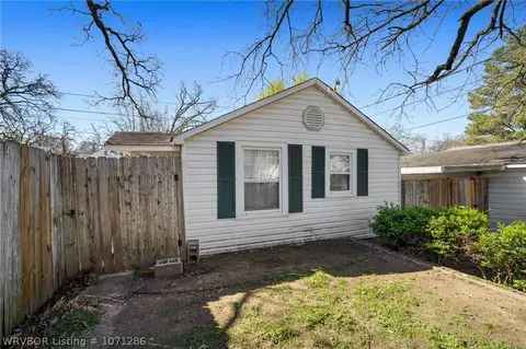 Exterior - 2104 S R St, Fort Smith, AR 72901 photo 8 of 11