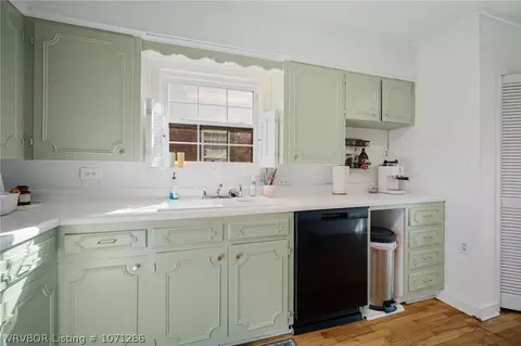 Kitchen - 2104 S R St, Fort Smith, AR 72901 photo 3 of 4
