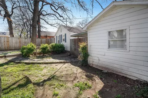 Exterior - 2104 S R St, Fort Smith, AR 72901 photo 10 of 11