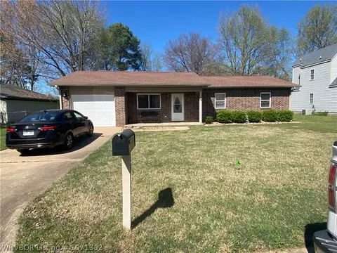 1315 E K St, Russellville, AR 72801